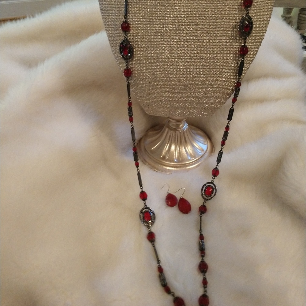 Necklace and earring set